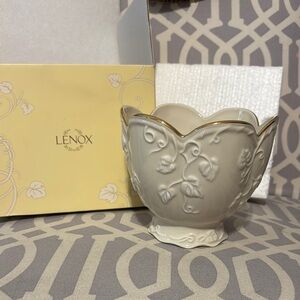 Lenox Cream and Gold Accent Vase❤️